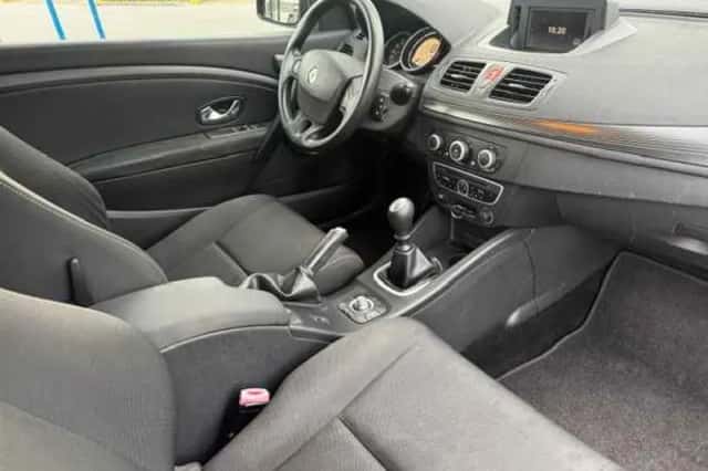 Renault Mégane (2010) thumbnail 3