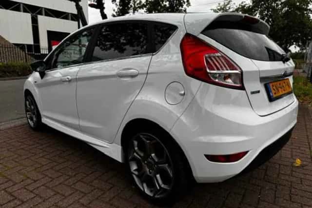 Ford Fiesta (2017) thumbnail 2