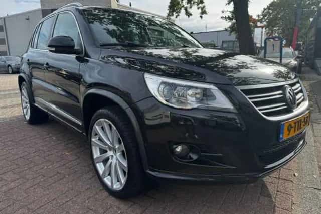 Volkswagen Tiguan (2011) thumbnail 1