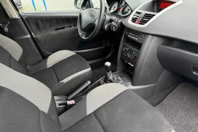 Peugeot 207 (2008) thumbnail 3