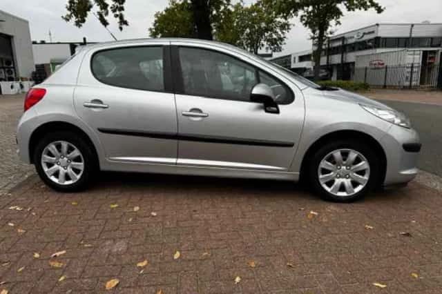 Peugeot 207 (2008) thumbnail 4