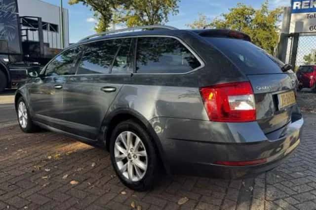 Škoda Octavia (2018) thumbnail 2