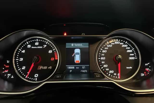 Audi RS 4 (2013) thumbnail 4