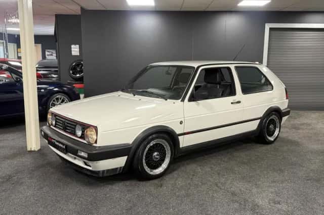 Volkswagen Golf (1989) thumbnail 3