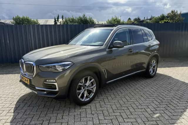 BMW X5 (2021) thumbnail 2