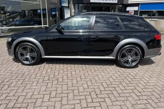 Audi A4 Allroad (2010) thumbnail 1