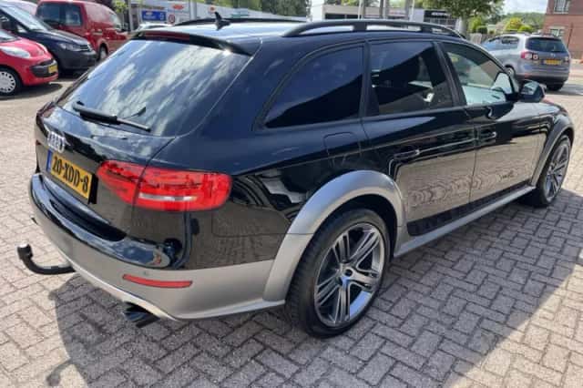 Audi A4 Allroad (2010) thumbnail 3