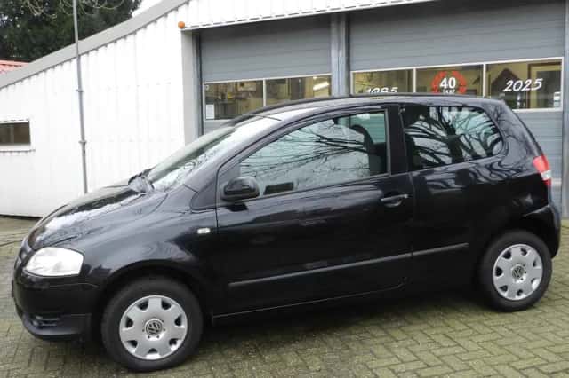 Volkswagen Fox (2006) thumbnail 3
