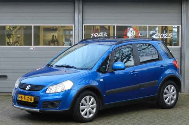 Suzuki SX4 (2012) thumbnail 2