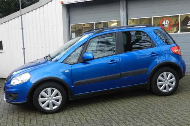 Suzuki SX4 (2012) thumbnail 3