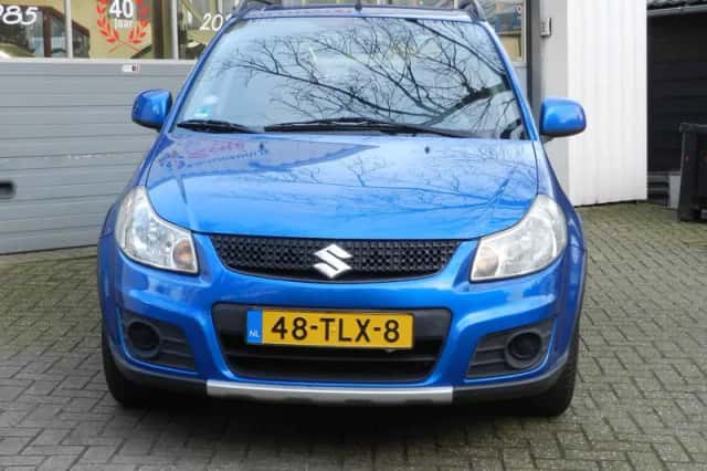 Suzuki SX4 (2012) thumbnail 4