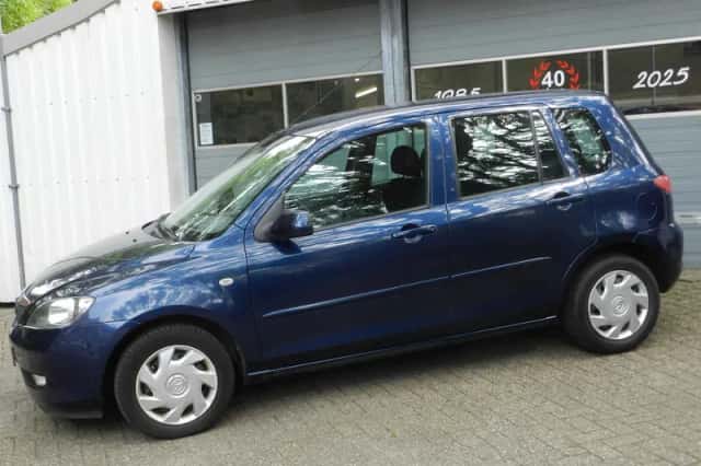 Mazda 2 (2006) thumbnail 3