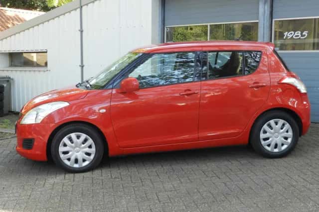 Suzuki Swift (2012) thumbnail 3