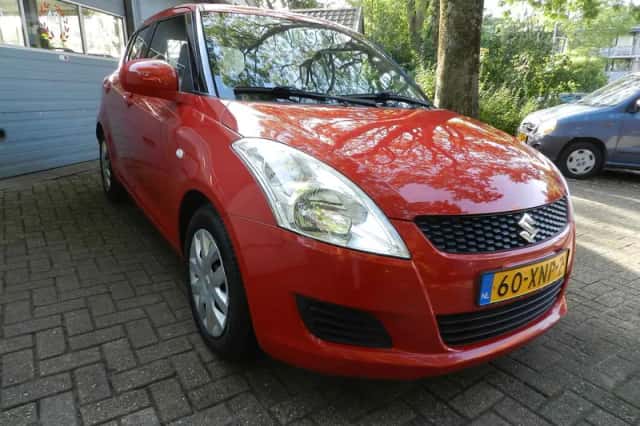Suzuki Swift (2012) thumbnail 4