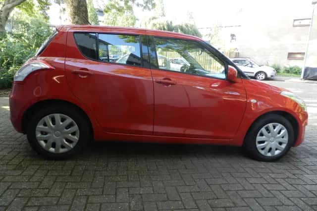 Suzuki Swift (2012) thumbnail 5