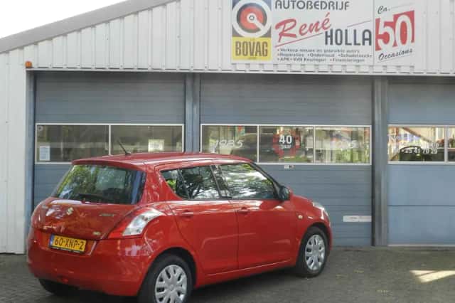 Suzuki Swift (2012) thumbnail 6