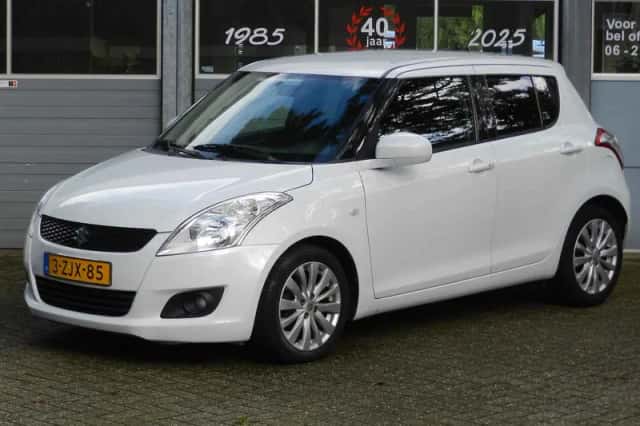 Suzuki Swift (2014) thumbnail 2