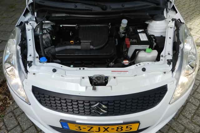 Suzuki Swift (2014) thumbnail 5