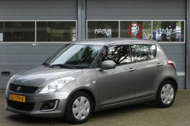 Suzuki Swift (2015) thumbnail 2