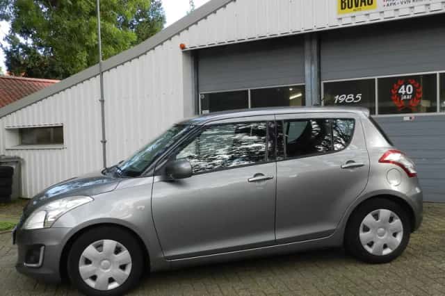 Suzuki Swift (2015) thumbnail 3