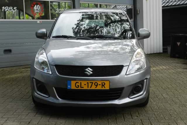 Suzuki Swift (2015) thumbnail 4