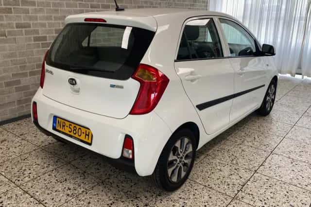 Kia Picanto (2017) thumbnail 3