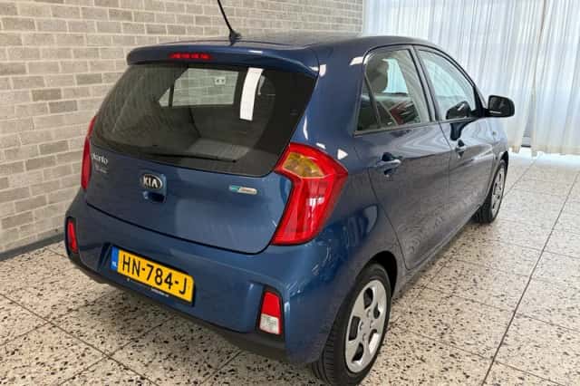 Kia Picanto (2016) thumbnail 3