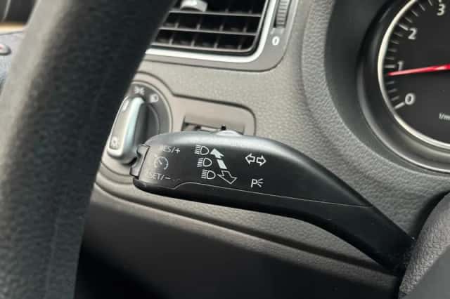 Volkswagen Polo (2011) thumbnail 6
