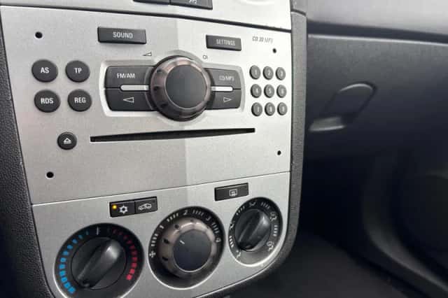 Opel Corsa (2009) thumbnail 6