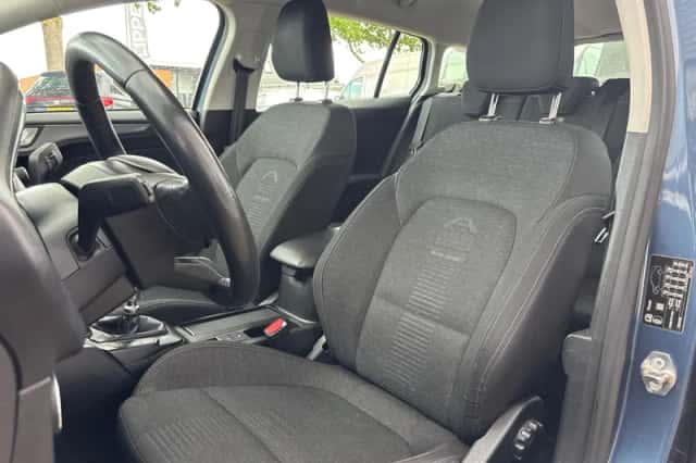 Ford Focus (2019) thumbnail 2