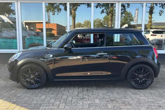 MINI Cooper (2016) thumbnail 5