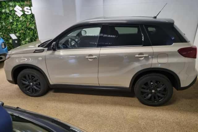 Suzuki Vitara (2023) thumbnail 4