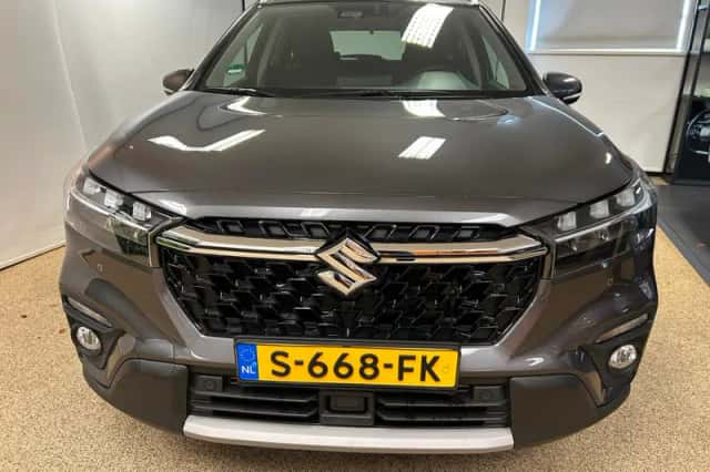 Suzuki S-Cross (2023) thumbnail 2