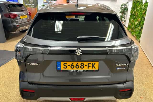 Suzuki S-Cross (2023) thumbnail 5