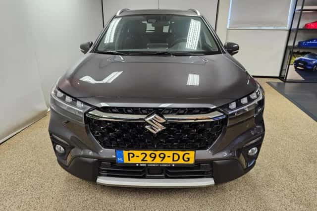 Suzuki S-Cross (2022) thumbnail 2