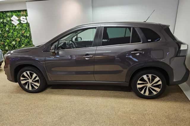 Suzuki S-Cross (2022) thumbnail 4