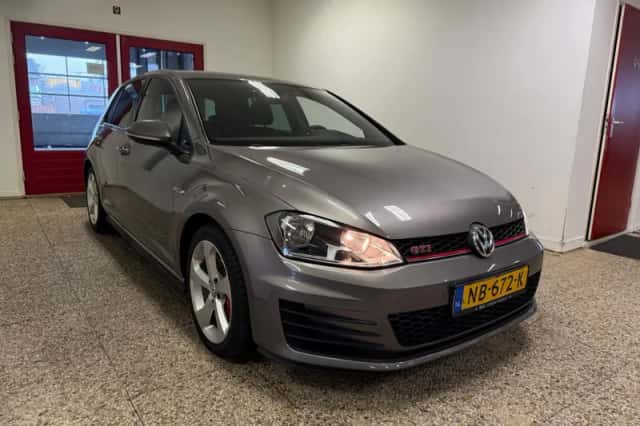 Volkswagen Golf (2017) thumbnail 3