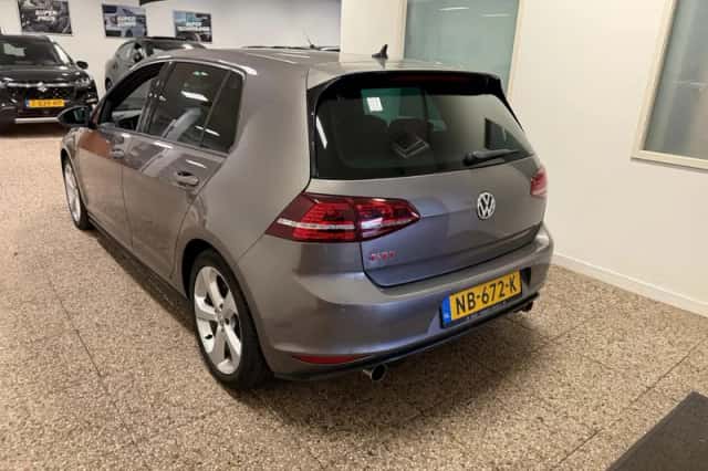 Volkswagen Golf (2017) thumbnail 4
