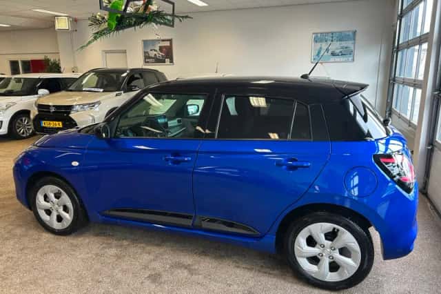 Suzuki Swift (2024) thumbnail 4
