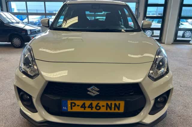 Suzuki Swift (2022) thumbnail 2