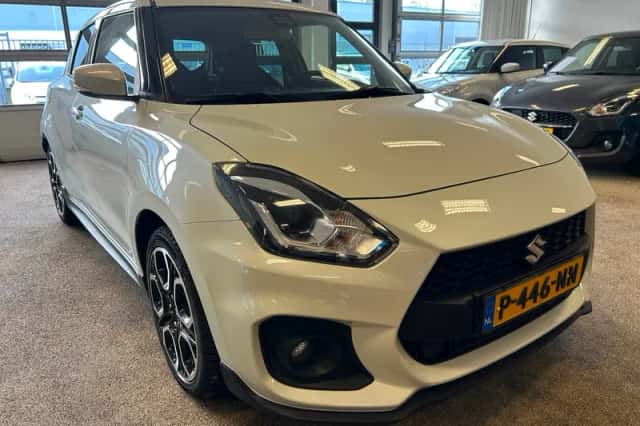Suzuki Swift (2022) thumbnail 3