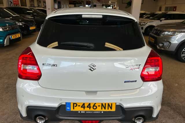 Suzuki Swift (2022) thumbnail 5