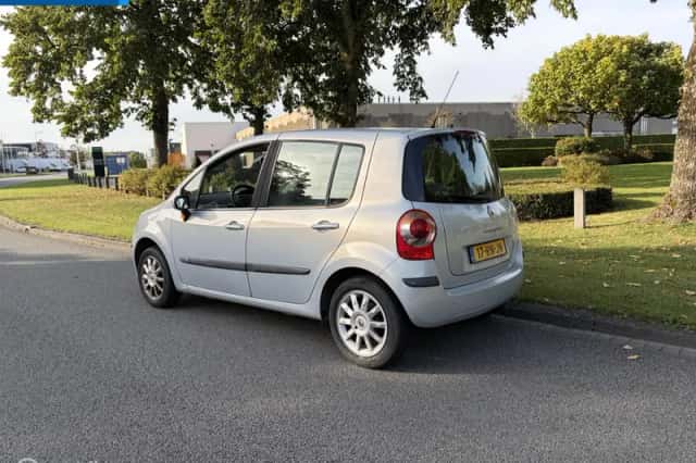 Renault Modus (2005) thumbnail 2