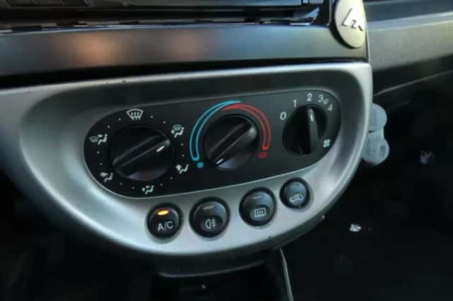 Ford Ka (2005) thumbnail 4