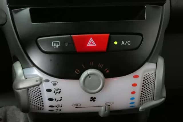 Peugeot 107 (2010) thumbnail 6