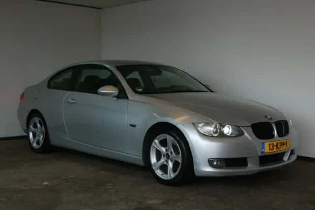 BMW 3-Serie (2010) thumbnail 2