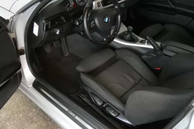 BMW 3-Serie (2010) thumbnail 3