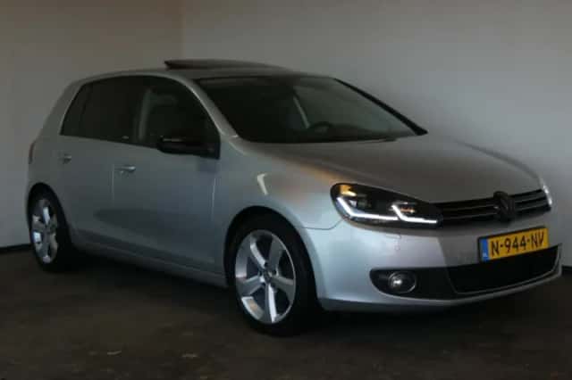 Volkswagen Golf (2011) thumbnail 2