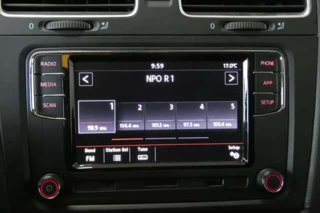Volkswagen Golf (2011) thumbnail 6
