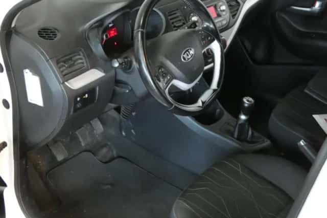 Kia Picanto (2014) thumbnail 3